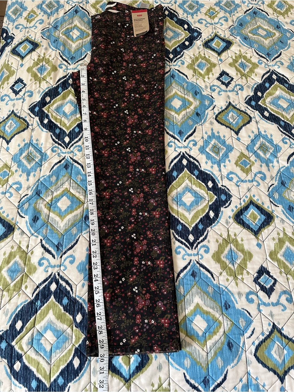 Levi's 314 Shaping Straight Black Floral Jeans. Size 31x30. NWT - Picture 7 of 15